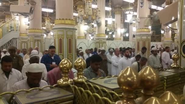 Μέκκα, Σαουδική Αραβία, Σεπτέμβριος 2016 - μουσουλμάνους προσκυνητές από όλο τον κόσμο συγκεντρώθηκαν για να εκτελέσει Umrah ή Hajj στο τέμενος Χαράμ, στη Μέκκα. — Αρχείο Βίντεο