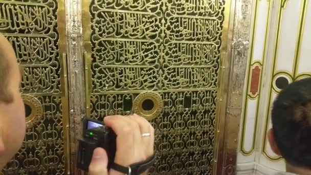 MECCA, ARABIE SAOUDITE, septembre 2016 - Des pèlerins musulmans du monde entier se sont rassemblés pour célébrer l'Omra ou le Hadj à la mosquée Haram de La Mecque . — Video