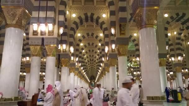 Mekka, Saúdská Arábie, v září 2016 - muslimských poutníků z celého světa se sešly Umrah anebo Hajj na mešity v Mekce. — Stock video