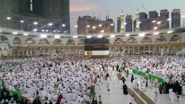 MECCA, ARABIE SAOUDITE, septembre 2016 - Des pèlerins musulmans du monde entier se sont rassemblés pour célébrer l'Omra ou le Hadj à la mosquée Haram de La Mecque . — Video