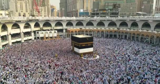 Mekka, Saudiarabien, September 2016 - muslimska pilgrimer från hela världen samlades för att utföra Umrah eller Hajj i Haram-moskén i Mekka. — Stockvideo