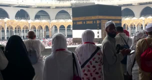 MECCA, ARABIE SAOUDITE, septembre 2016 - Des pèlerins musulmans du monde entier se sont rassemblés pour célébrer l'Omra ou le Hadj à la mosquée Haram de La Mecque . — Video