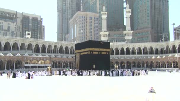 Mekka, saudi-arabien, September 2016 - muslimische Pilger aus aller Welt versammelten sich, um in der Haram-Moschee in Mekka eine Umrah oder Hadsch durchzuführen.. — Stockvideo