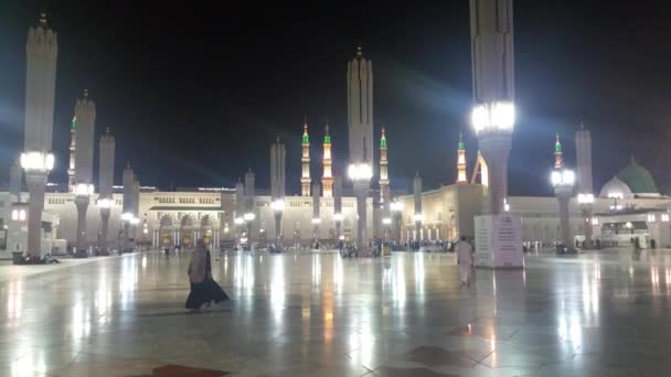 Mekka, Saudiarabien, September 2016 - muslimska pilgrimer från hela världen samlades för att utföra Umrah eller Hajj i Haram-moskén i Mekka. — Stockvideo