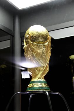 Saraybosna, Bosna-Hersek, Mart 2014 'te, Dünya Kupası Kupası' nın siyah Arkaplan Kupası, 1974 'te tanıtıldı. Malakit bazlı 18 karat altından yapılmış.. 