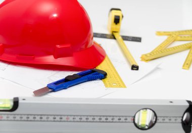 Kask ve inşaat çizimleri ve Binalar için Araçlar