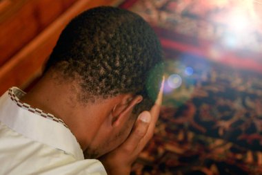 Konferans salonu ya da seminer odası, oditoryumdaki boş koltuk sırası.