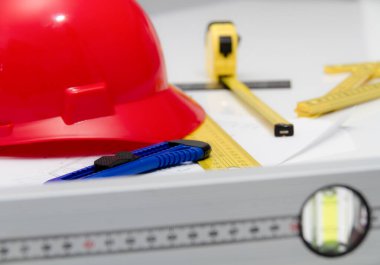 Kask ve inşaat çizimleri ve Binalar için Araçlar