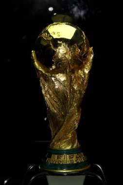 Saraybosna, Bosna-Hersek, Mart 2014 'te, Dünya Kupası Kupası' nın siyah Arkaplan Kupası, 1974 'te tanıtıldı. Malakit bazlı 18 karat altından yapılmış.. 