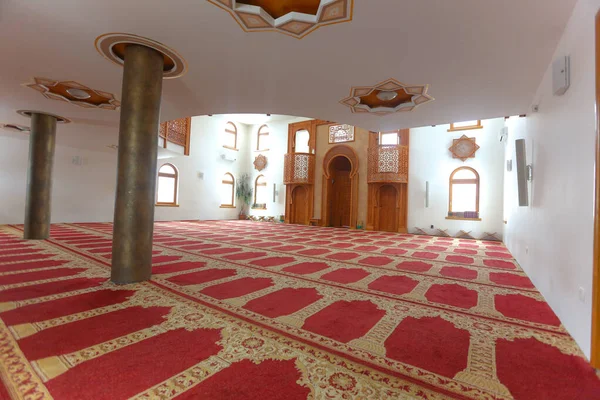 Omer ibn Hattab mosque in Sarajevo, Bosnia and Herzegovina, int — 스톡 사진