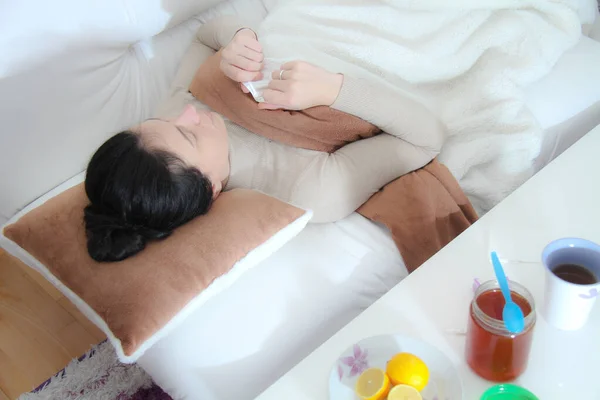 Young sick woman laying in bed — Stock Photo, Image