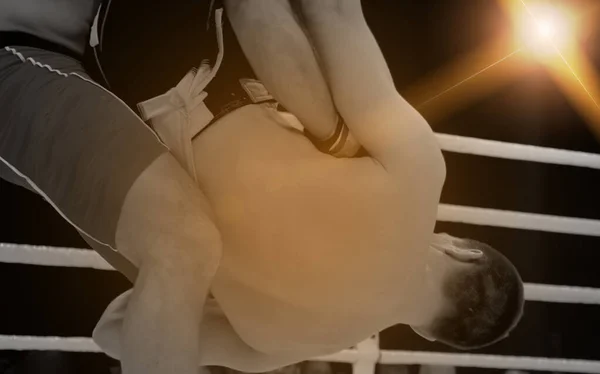 比赛期间职业拳击手打架 — 图库照片