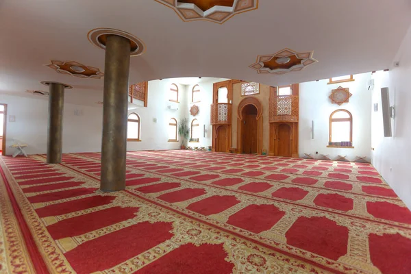 Omer ibn Hattab mosque in Sarajevo, Bosnia and Herzegovina, int — 스톡 사진