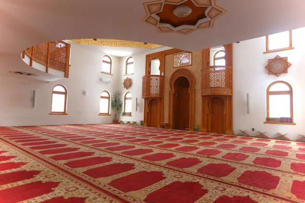 Omer ibn Hattab mosque in Sarajevo, Bosnia and Herzegovina, int — 스톡 사진