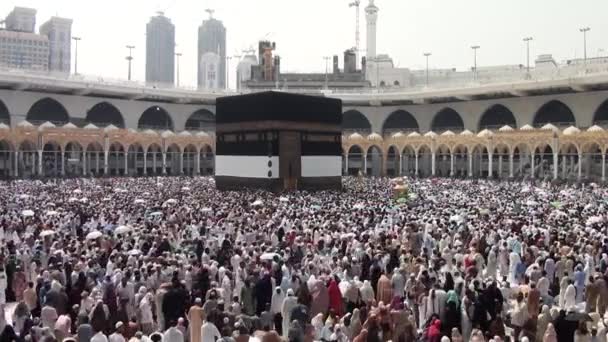 メッカ, サウジアラビア、2016 年 9 月 - 世界中からイスラム教徒の巡礼者がメッカの Umrah またはハラム ・ モスクでメッカ巡礼を実行する収集. — ストック動画