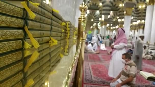 MECCA, ARABIE SAOUDITE, septembre 2016 - Des pèlerins musulmans du monde entier se sont rassemblés pour célébrer l'Omra ou le Hadj à la mosquée Haram de La Mecque . — Video