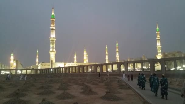 MECCA, SAUDI ARABIA, September 2016 Peziarah Muslim dari seluruh dunia berkumpul untuk melakukan Umrah atau Haji di Masjid Haram di Mekkah . — Stok Video