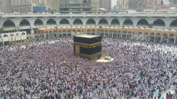 Mecca, Saudi-Arabië, September 2016 - moslim pelgrims van over de hele wereld verzameld of uit te voeren Umrah Hajj in de moskee Haram in Mekka. — Stockvideo