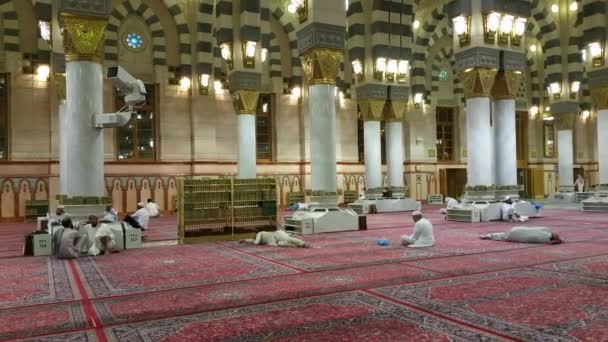 Mekka, Arabia Saudyjska, września 2016 - muzułmańskich pielgrzymów z całego świata do wykonywania Umrah lub Hajj Haram meczecie w Mekce. — Wideo stockowe