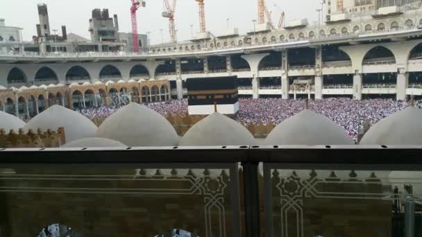 Мекка, Саудівська Аравія, вересень 2016 - мусульманських паломників з усього світу зібралися, щоб виконувати умри або на Харам мечеть Хаджу в Мекку. — стокове відео