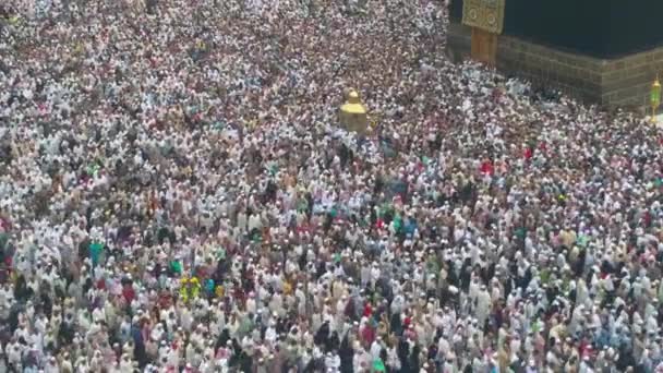 Mekka, Saudiarabien, September 2016 - muslimska pilgrimer från hela världen samlades för att utföra Umrah eller Hajj i Haram-moskén i Mekka. — Stockvideo