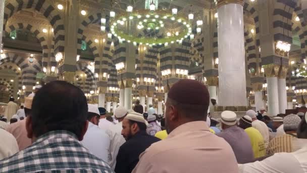 MECCA, SAUDI ARABIA, septembrie 2016 - pelerini musulmani din întreaga lume s-au adunat pentru a interpreta Umrah sau Hajj la Moscheea Haram din Mecca . — Videoclip de stoc