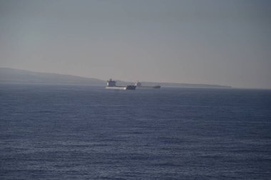 Deniz manzarası ve Mykonos adasındaki deniz feneri.