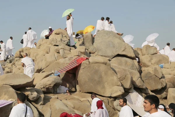 Mekka, Saudiarabien, September 2016 - muslimska pilgrimer från hela världen samlades för att utföra Umrah eller Hajj i Haram-moskén i Mekka. — Stockfoto