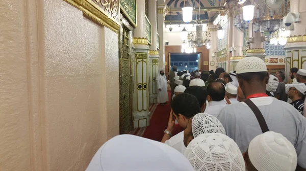Mekka, Saudiarabien, September 2016 - muslimska pilgrimer från hela världen samlades för att utföra Umrah eller Hajj i Haram-moskén i Mekka. — Stockfoto