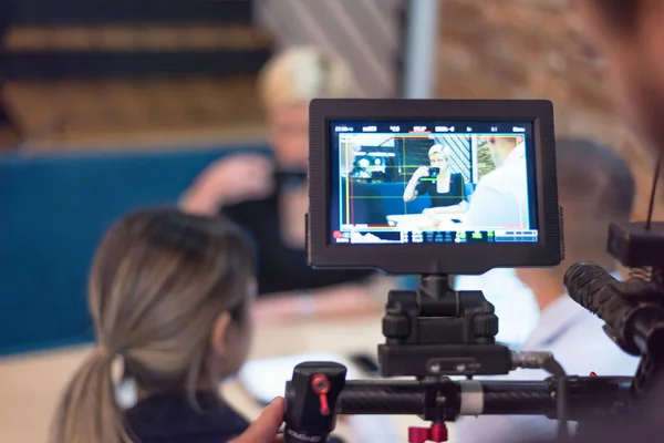 Group of a young business people brainstorming and discussing bu — Stock Photo, Image