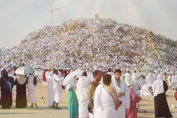 Mekka, Saudiarabien, September 2016 - muslimska pilgrimer från hela världen samlades för att utföra Umrah eller Hajj i Haram-moskén i Mekka. — Stockfoto