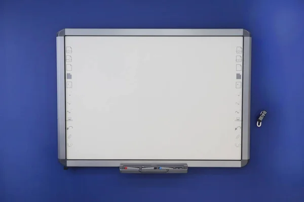 Smart Board im Klassenzimmer. interaktive Tafel. — Stockfoto
