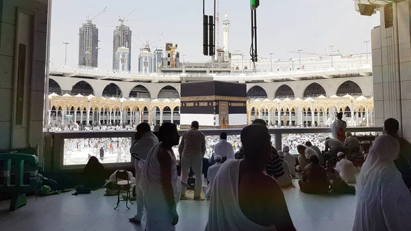 Mekka, Arabia Saudyjska, września 2016 - muzułmańskich pielgrzymów z całego świata do wykonywania Umrah lub Hajj Haram meczecie w Mekce. — Zdjęcie stockowe