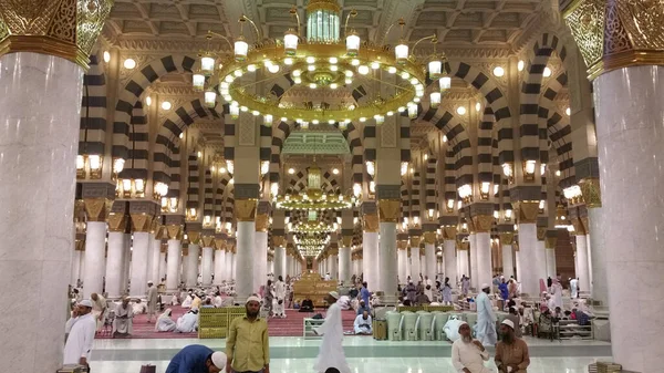 Mekka, Arabia Saudyjska, września 2016 - muzułmańskich pielgrzymów z całego świata do wykonywania Umrah lub Hajj Haram meczecie w Mekce. — Zdjęcie stockowe