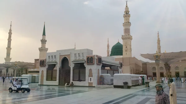 Mekka, Saúdská Arábie, v září 2016 - muslimských poutníků z celého světa se sešly Umrah anebo Hajj na mešity v Mekce. — Stock fotografie