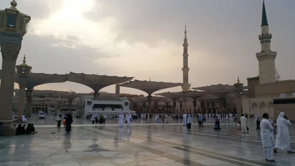 MECCA, ARABIE SAOUDITE, septembre 2016 - Des pèlerins musulmans du monde entier se sont rassemblés pour célébrer l'Omra ou le Hadj à la mosquée Haram de La Mecque . — Photo