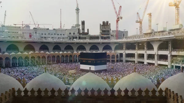 Mecca, Szaúd-Arábia, szeptember 2016 - muzulmán zarándokok a világ minden tájáról összegyűltek, hogy végezze el Umrah vagy a Haram mecsetben Hajj Mekkába. — Stock Fotó