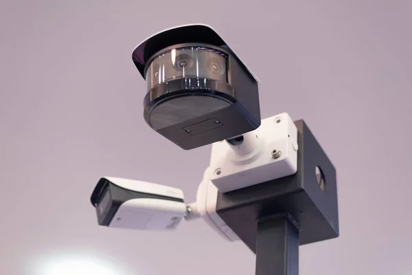 Überwachungskamera oder Überwachungssystem in Bürogebäuden, — Stockfoto