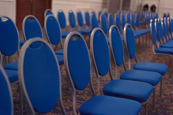 Sala de conferencias o sala de seminarios, fila de asientos vacíos en el auditorio —  Fotos de Stock