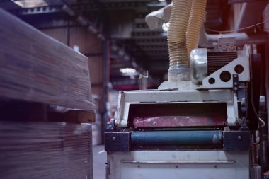 Kereste Fabrikası. Fabrika depolama savaşında kesilmiş odun yığını