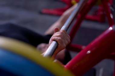 Çekirdek Vücut Geliştirme. Kaslı atletik vücut geliştirme hareketi