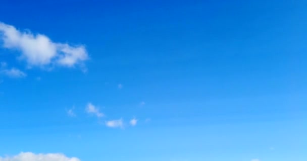 Nuvens Brancas Com Fundo Azul Céu — Vídeo de Stock