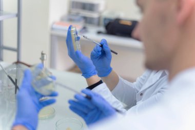 Coronavirus 'u kabul et. 2019-NCoV. Bilim adamları ya da doktorlar