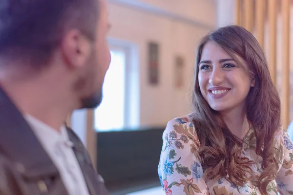 Two Young Business People Gathered Together Discussing Creative — Stock Photo, Image