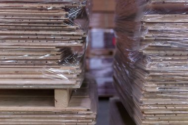 Kereste Fabrikası. Fabrika depolama savaşında kesilmiş odun yığını