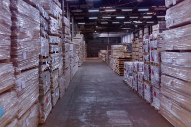 Kereste Fabrikası. Fabrika depolama savaşında kesilmiş odun yığını