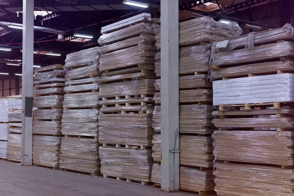 Timber Flooring Factory. Pile of cut wood in factory storage war — ストック写真
