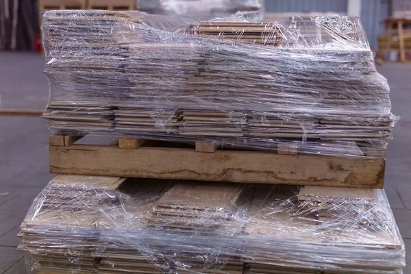 Timber Flooring Factory. Pile of cut wood in factory storage war — ストック写真