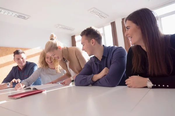 Emale Architectuur Leraar Aan Het Werk Vrouwelijke Professor Legt Architectuurprojecten — Stockfoto