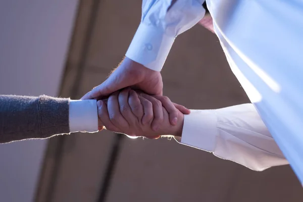 Arabischer Händedruck Mit Amerikanischer Abstammung Bestätigung Von Business Alliance Partners — Stockfoto